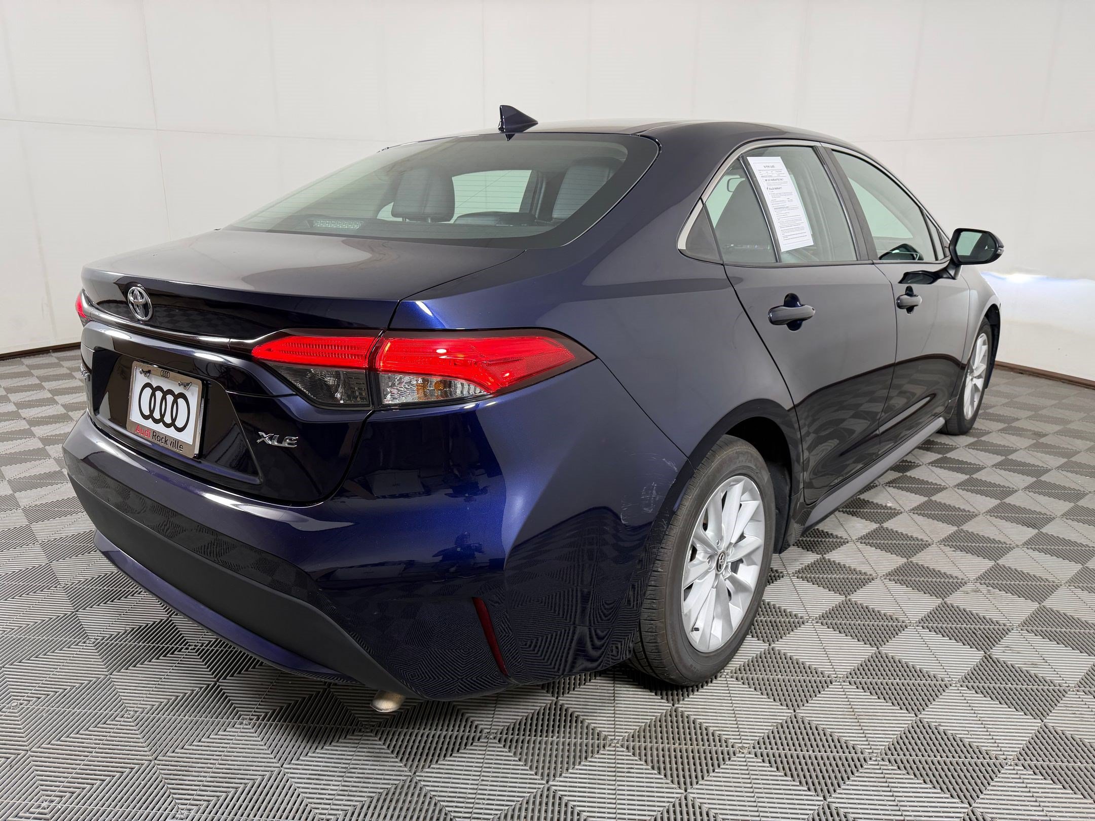 Used 2022 Toyota Corolla XLE FWD image 9