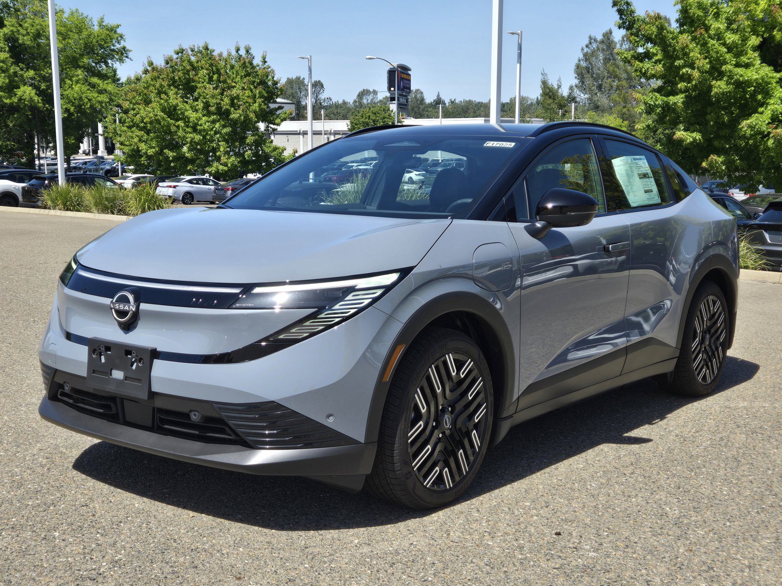New 2026 Nissan Leaf Platinum+ w/ Cargo Package (Platinum+) FWD image 8