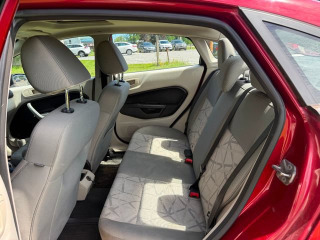 Used 2013 Ford Fiesta SE FWD image 8