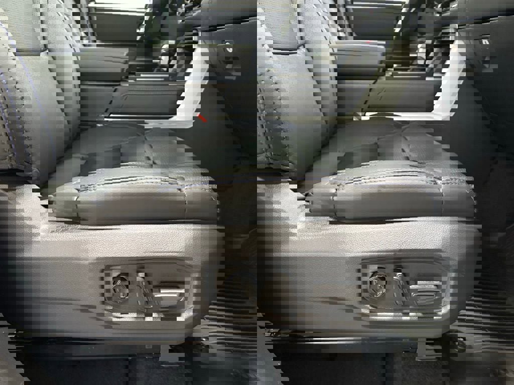 Used 2025 Toyota Tundra Platinum AWD/4WD image 64