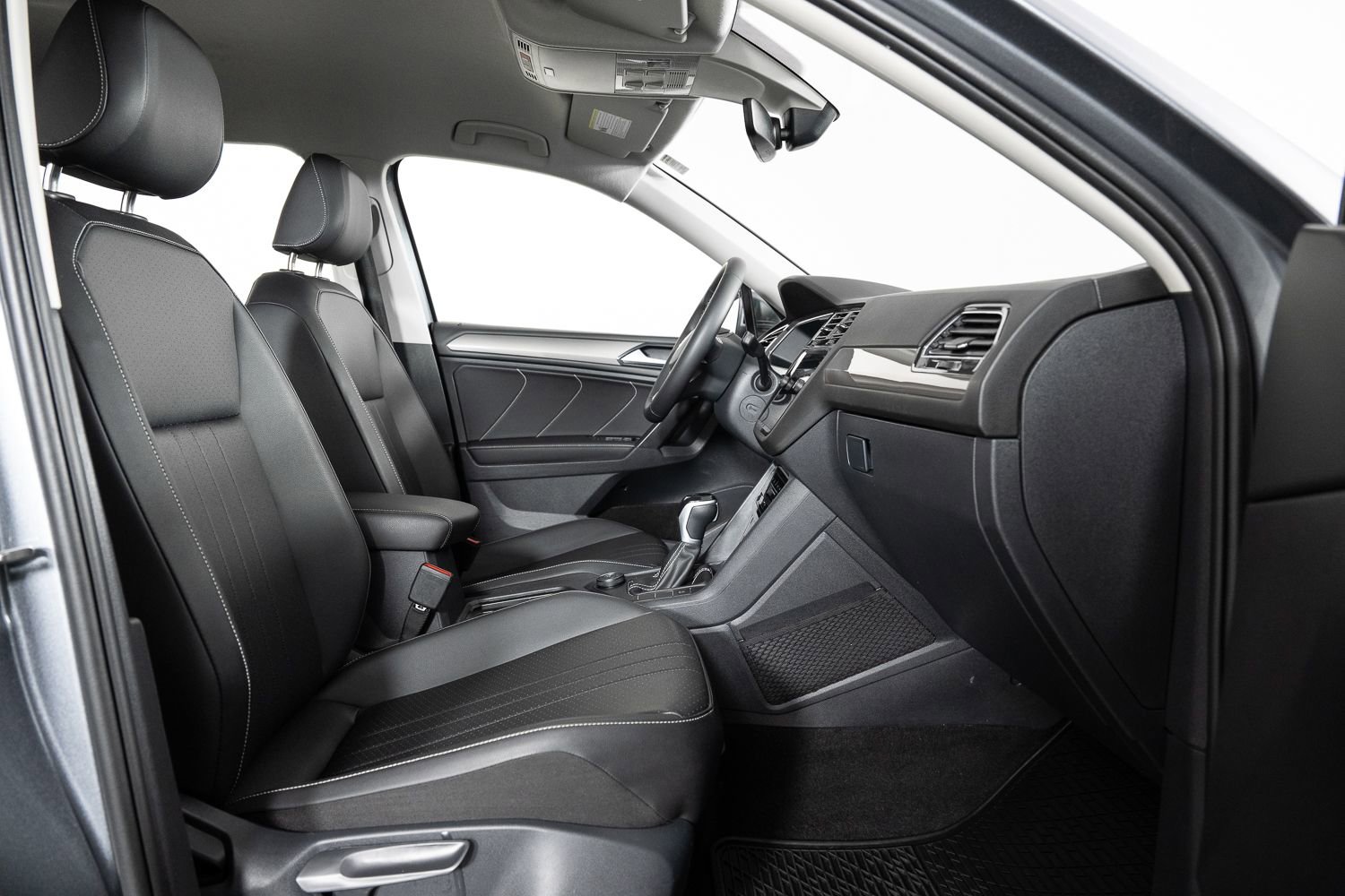 Used 2023 Volkswagen Tiguan SE image 27