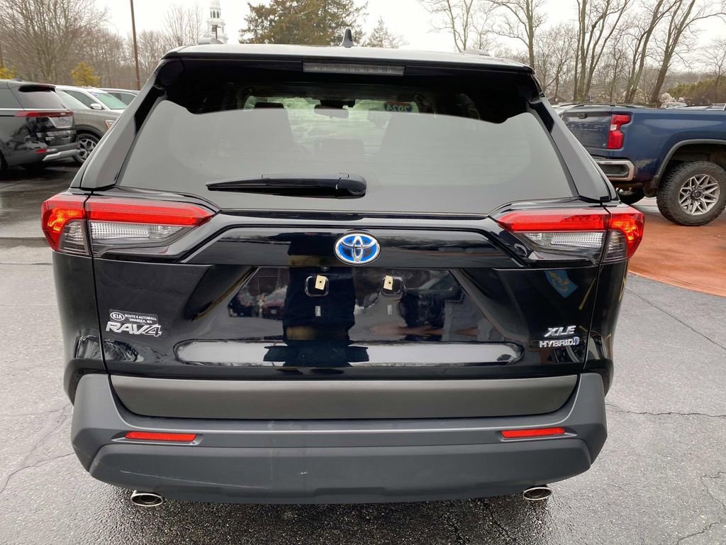 Used 2024 Toyota RAV4 XLE w/ Convenience Package image 4