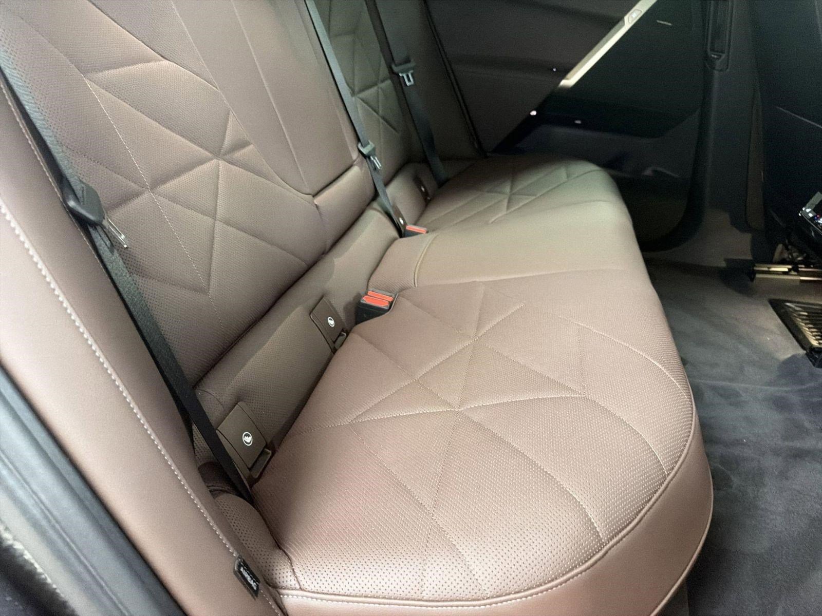 Used 2023 BMW iX xDrive50 w/ Premium Package image 25