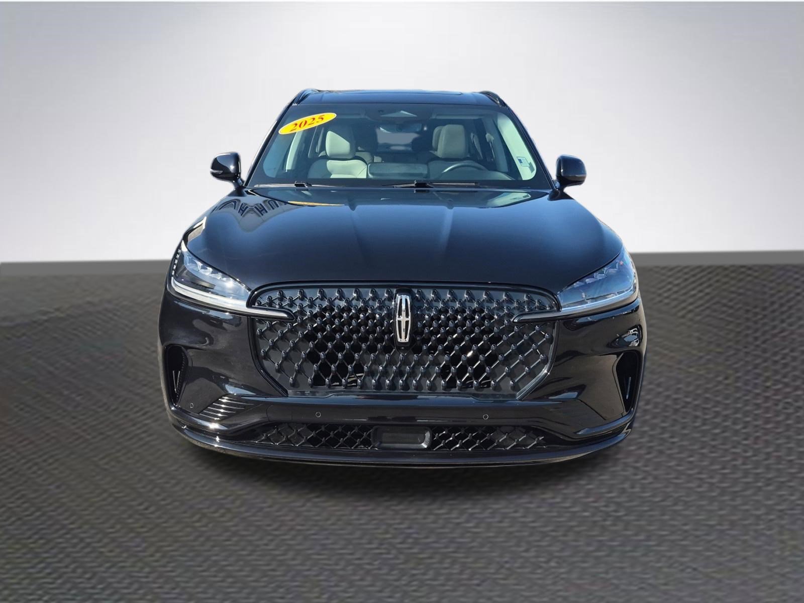 Used 2025 Lincoln Aviator AWD w/ Jet Appearance Package image 2