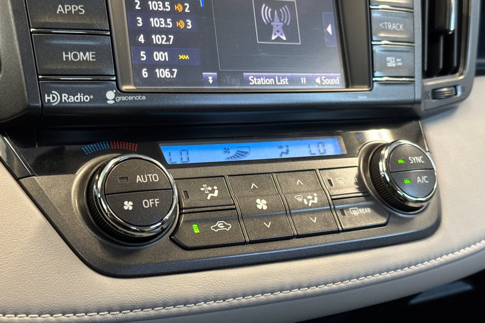 Used 2015 Toyota RAV4 XLE FWD image 25