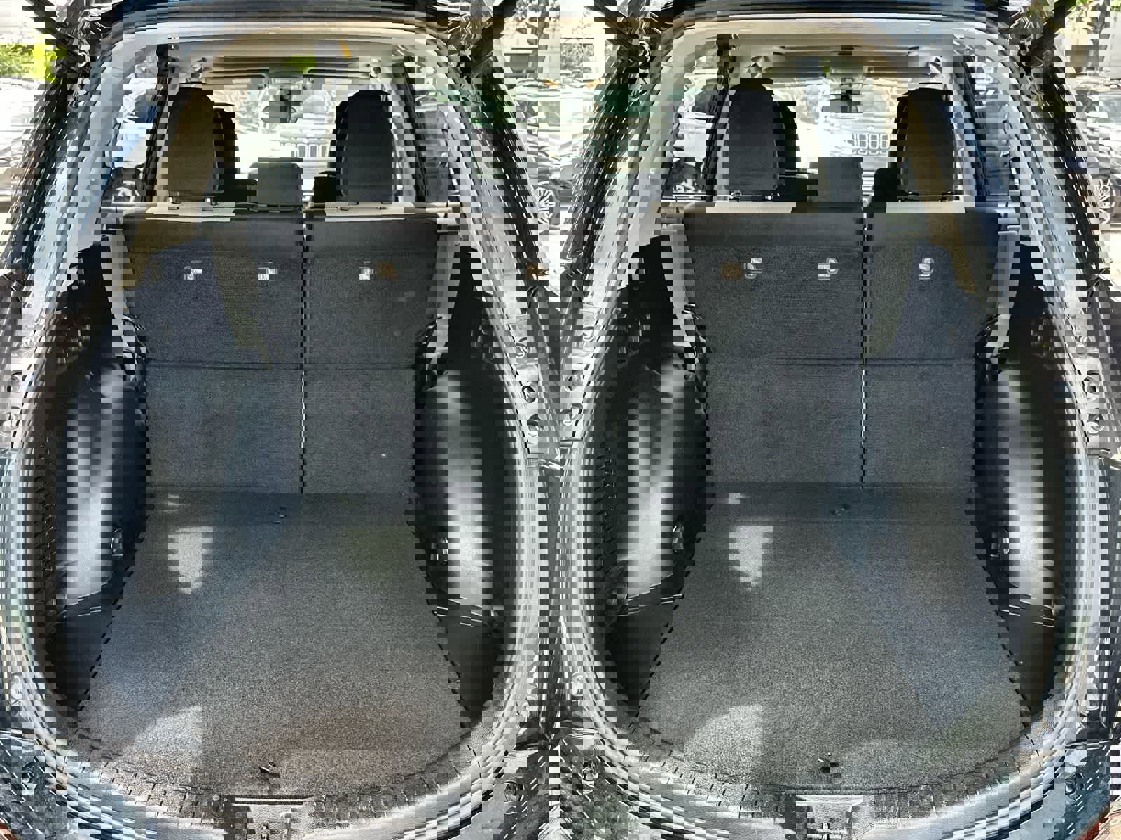 Used 2018 Toyota RAV4 XLE FWD image 17