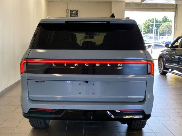 New 2025 Lincoln Navigator Reserve AWD/4WD image 13