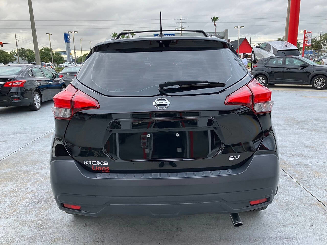 Used 2019 Nissan Kicks SV w/ Exterior Package FWD image 7