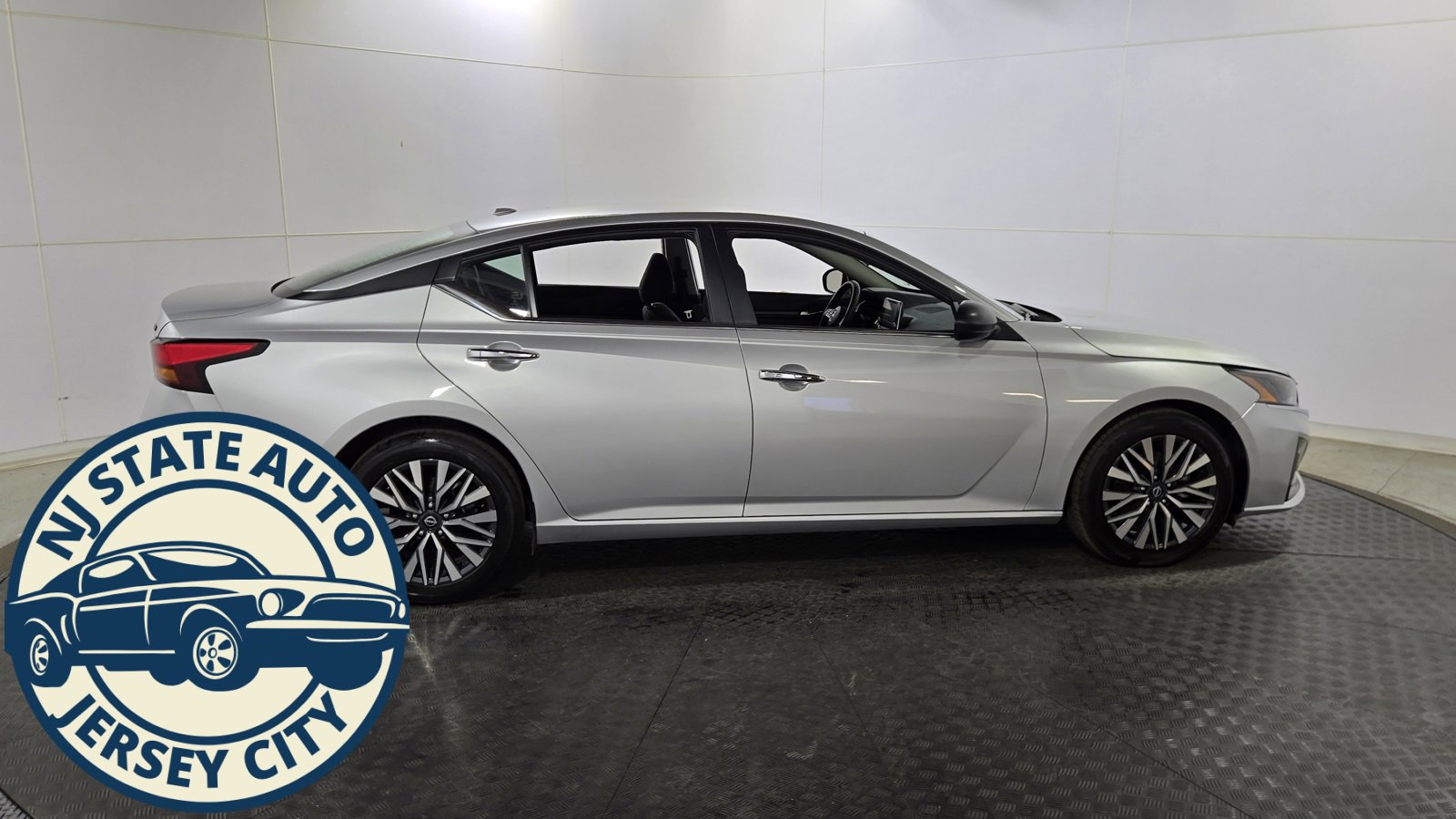 Used 2024 Nissan Altima 2.5 SV image 8