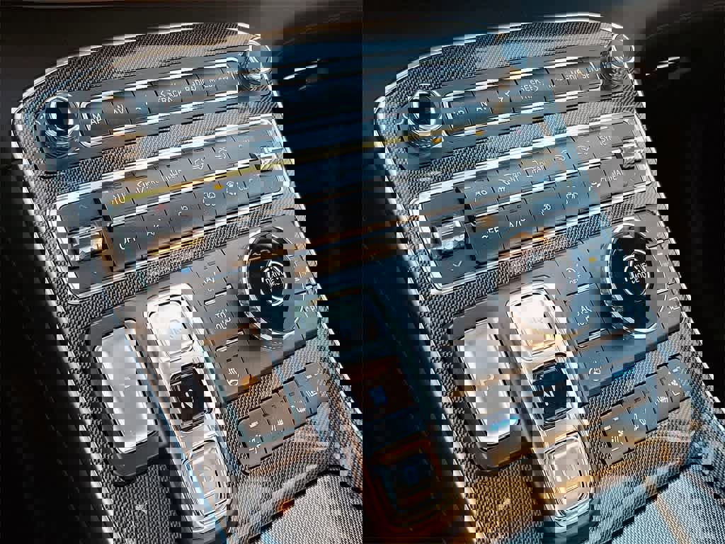 Used 2021 Hyundai Santa Fe Limited w/ Cargo Package image 14