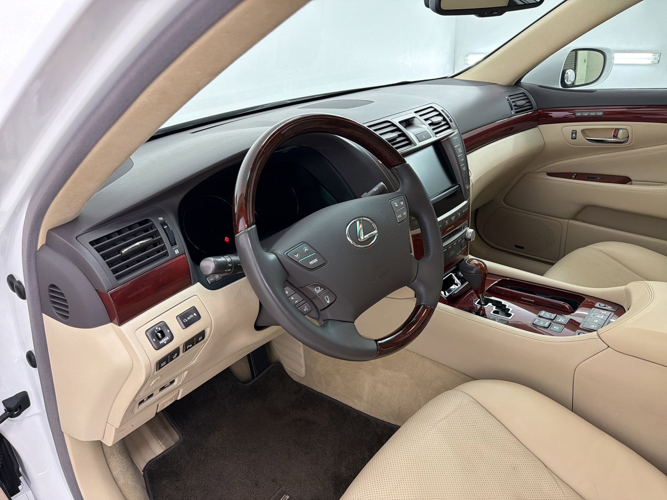 Used 2012 Lexus LS 460 L w/ Rear Seat Upgrade Pkg RWD image 4