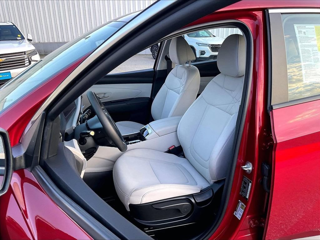 Used 2025 Hyundai Tucson SE AWD/4WD image 10