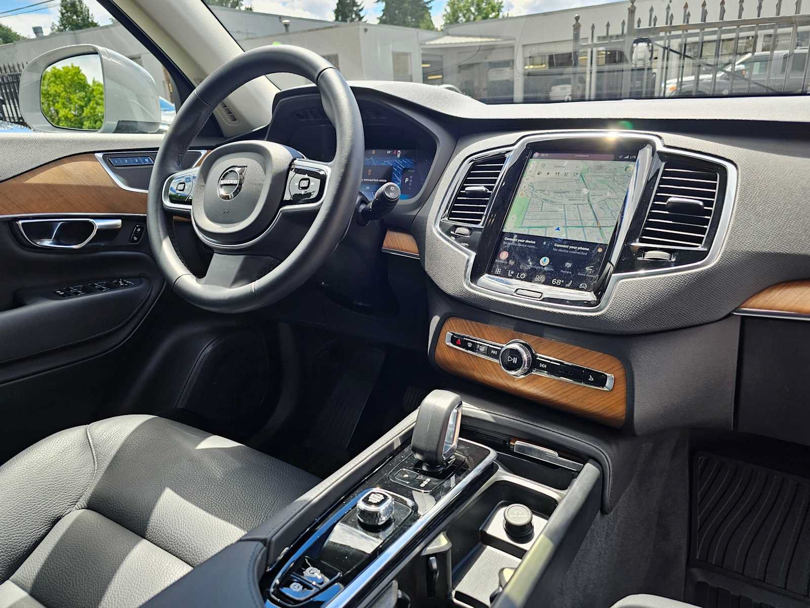 Certified 2025 Volvo XC90 T8 Plus w/ Protection Package Premier AWD/4WD image 12