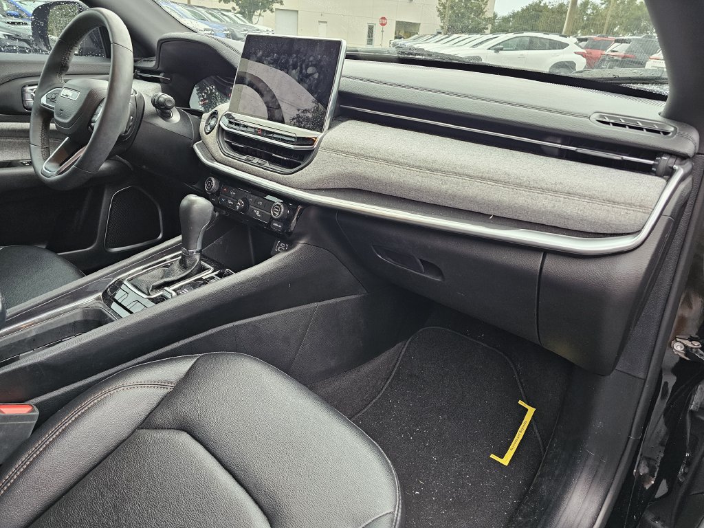 Used 2024 Jeep Compass Latitude AWD/4WD image 9