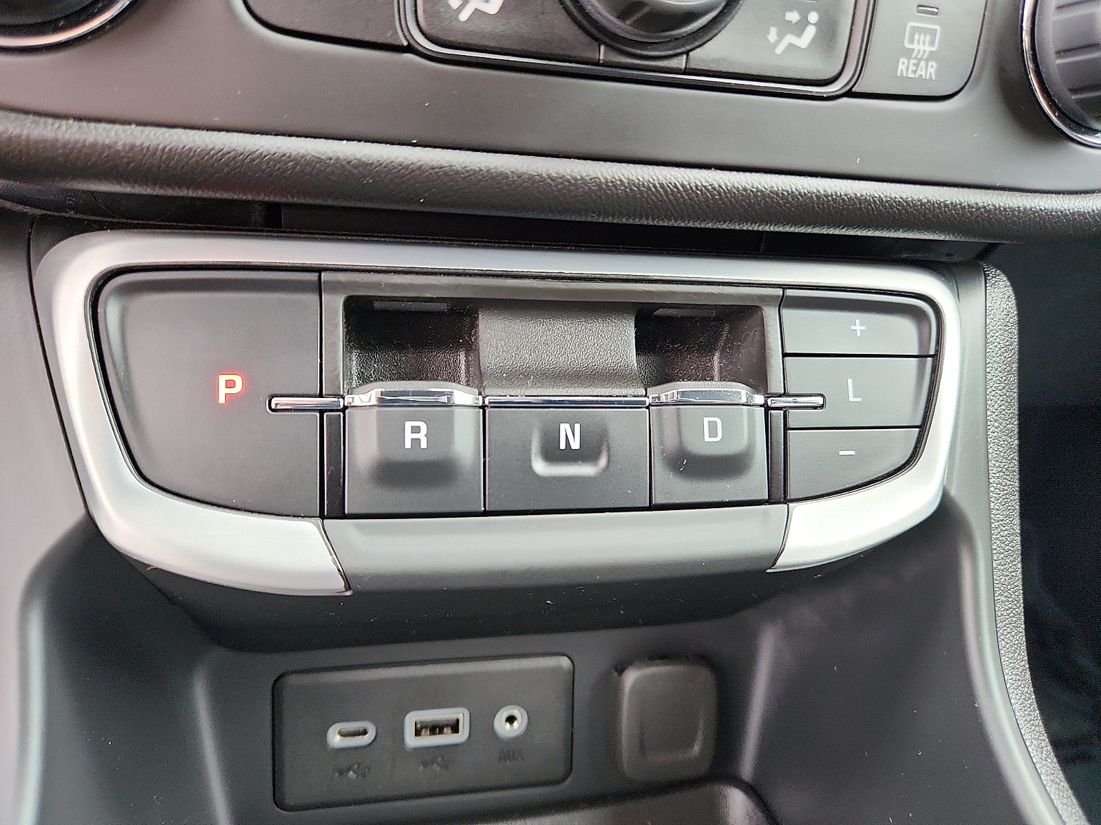 Used 2024 GMC Terrain SLE w/ Driver Convenience Package AWD/4WD image 15