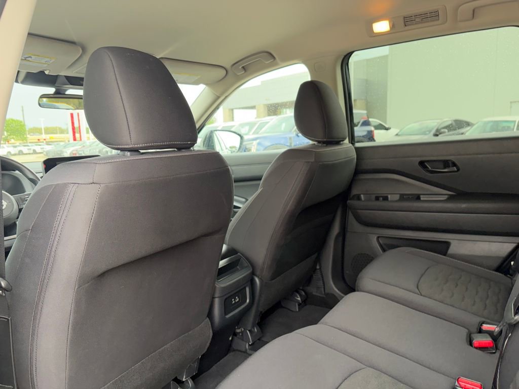 Used 2025 Nissan Pathfinder S image 25