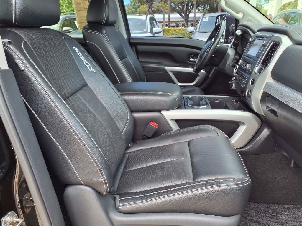 Used 2018 Nissan Titan PRO-4X w/ Pro-4x Convenience Package AWD/4WD image 15