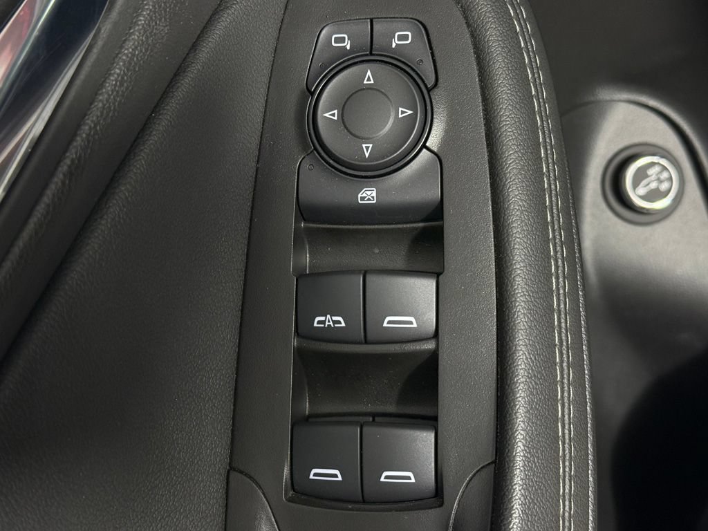 Used 2023 Buick Encore GX Essence w/ Experience Buick Package FWD image 33