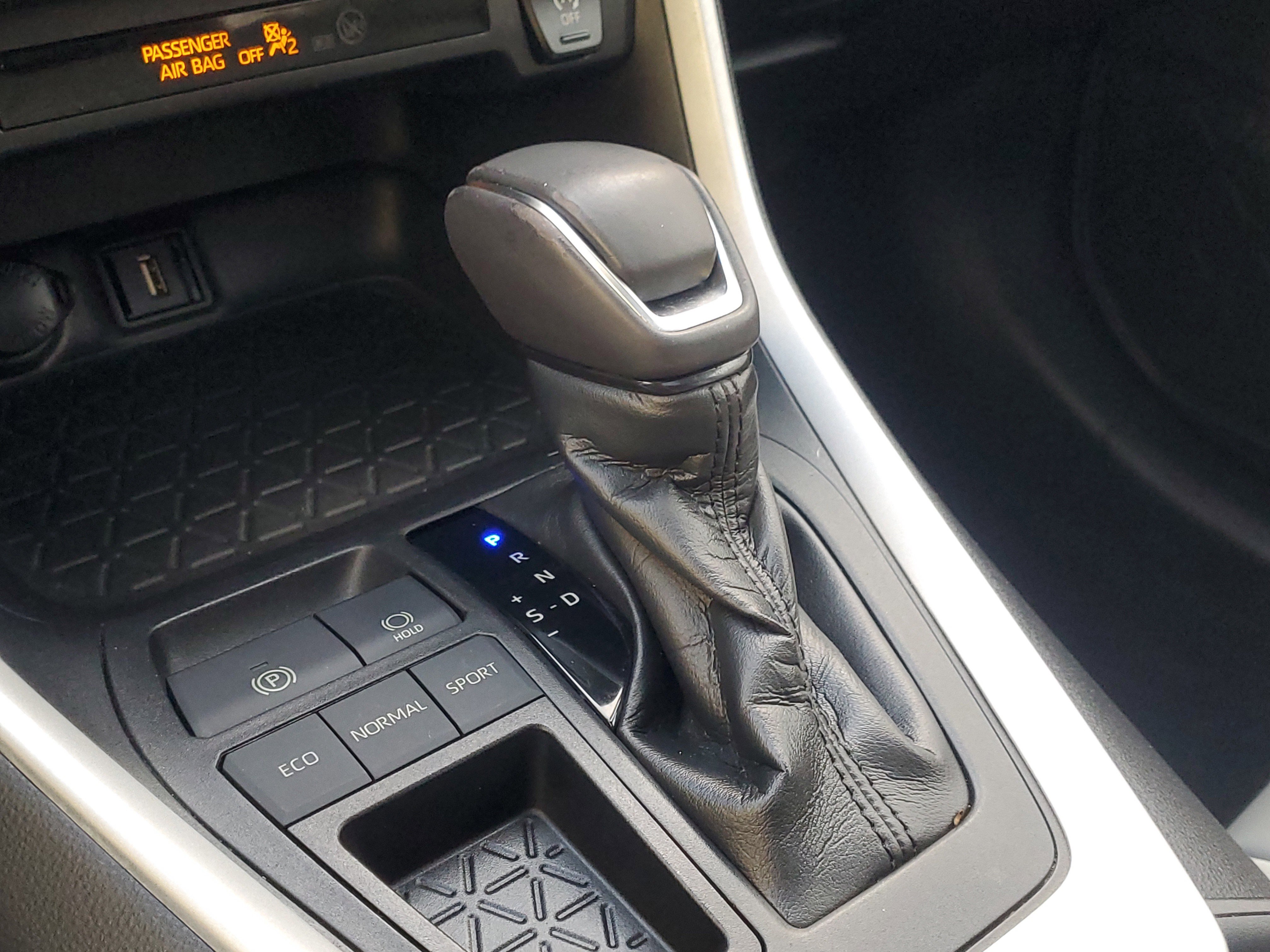 Used 2020 Toyota RAV4 XLE Premium image 30