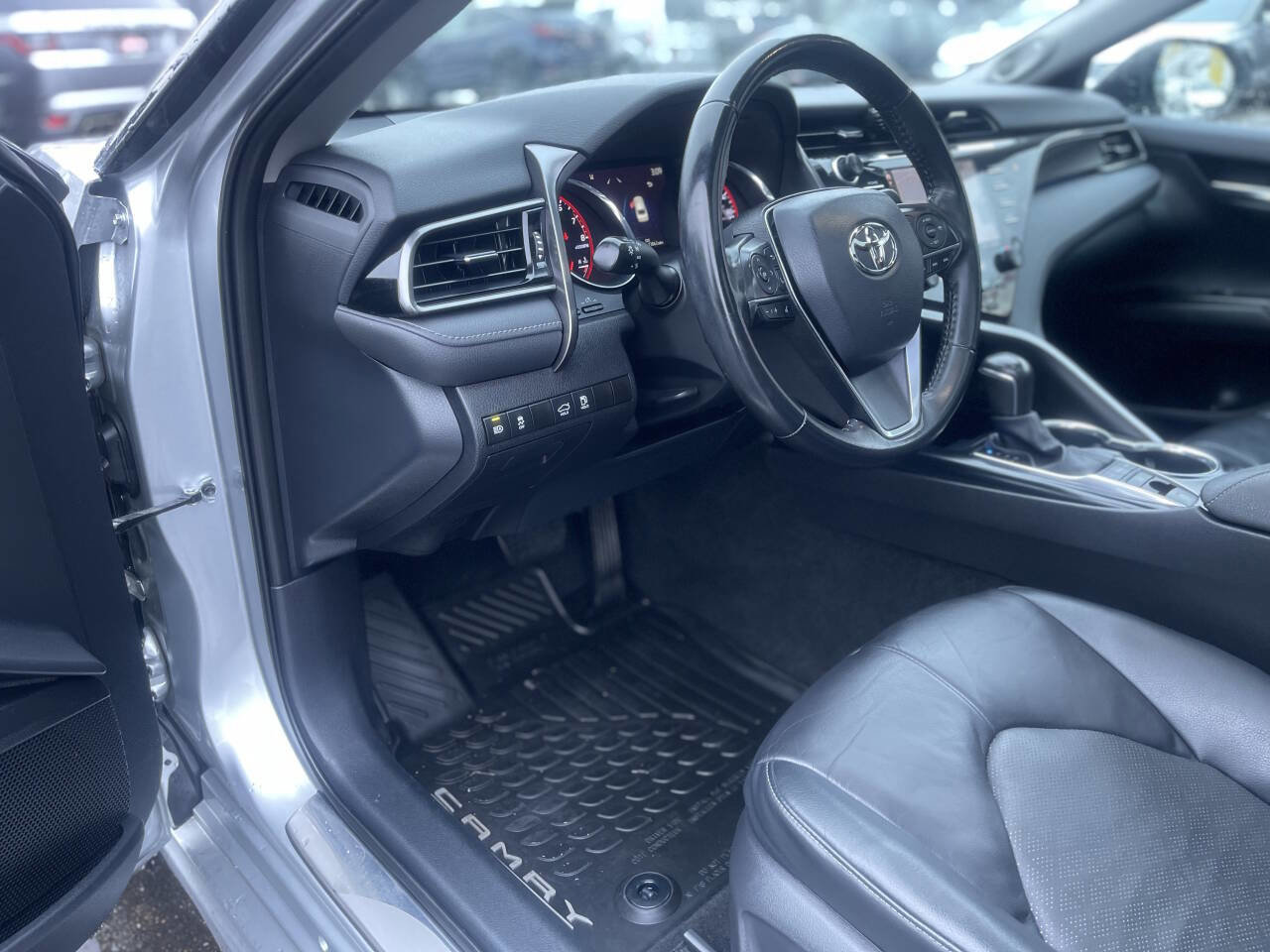 Used 2020 Toyota Camry XSE image 9