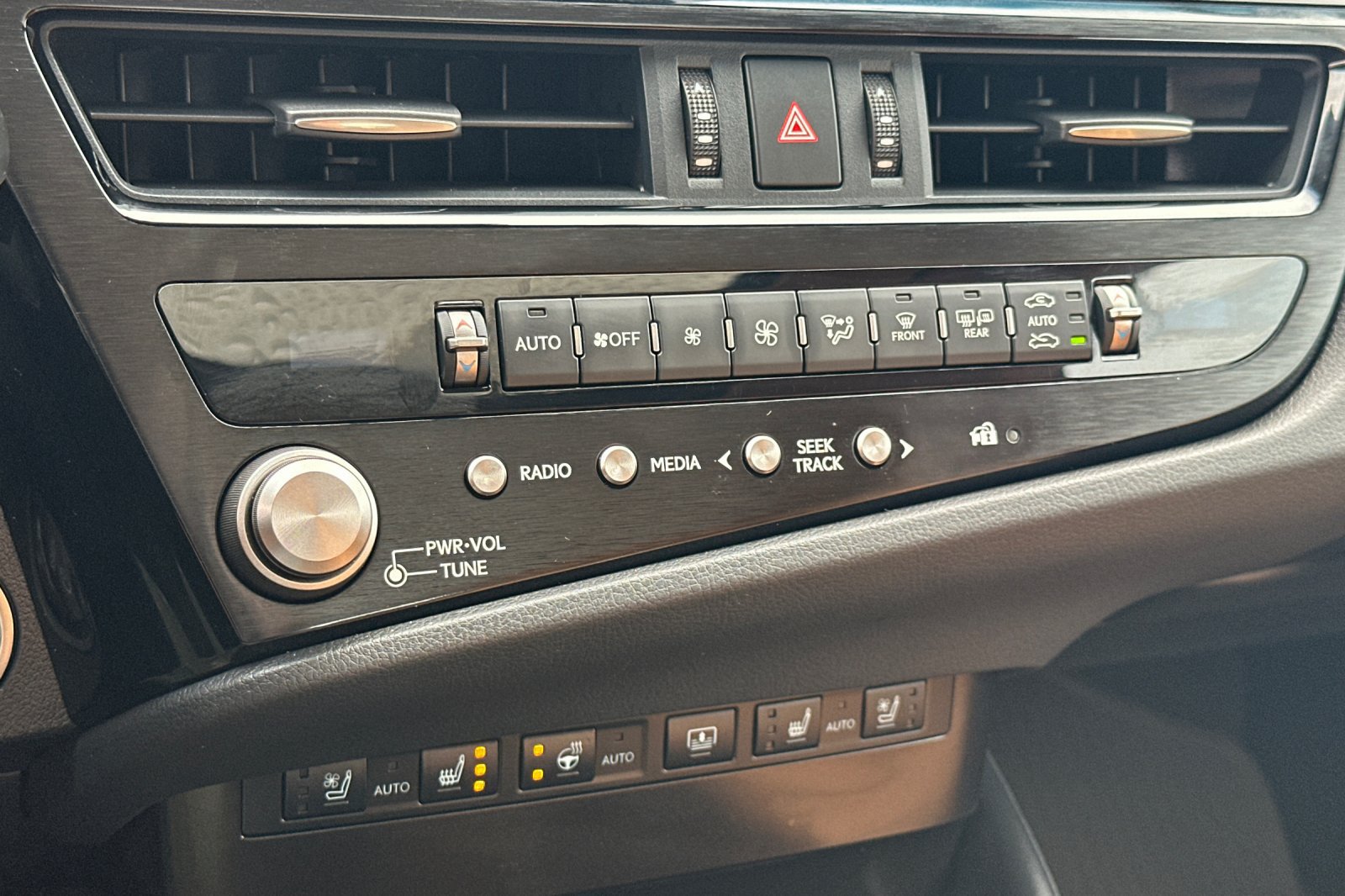 Used 2023 Lexus ES 300h w/ Premium Package FWD image 16