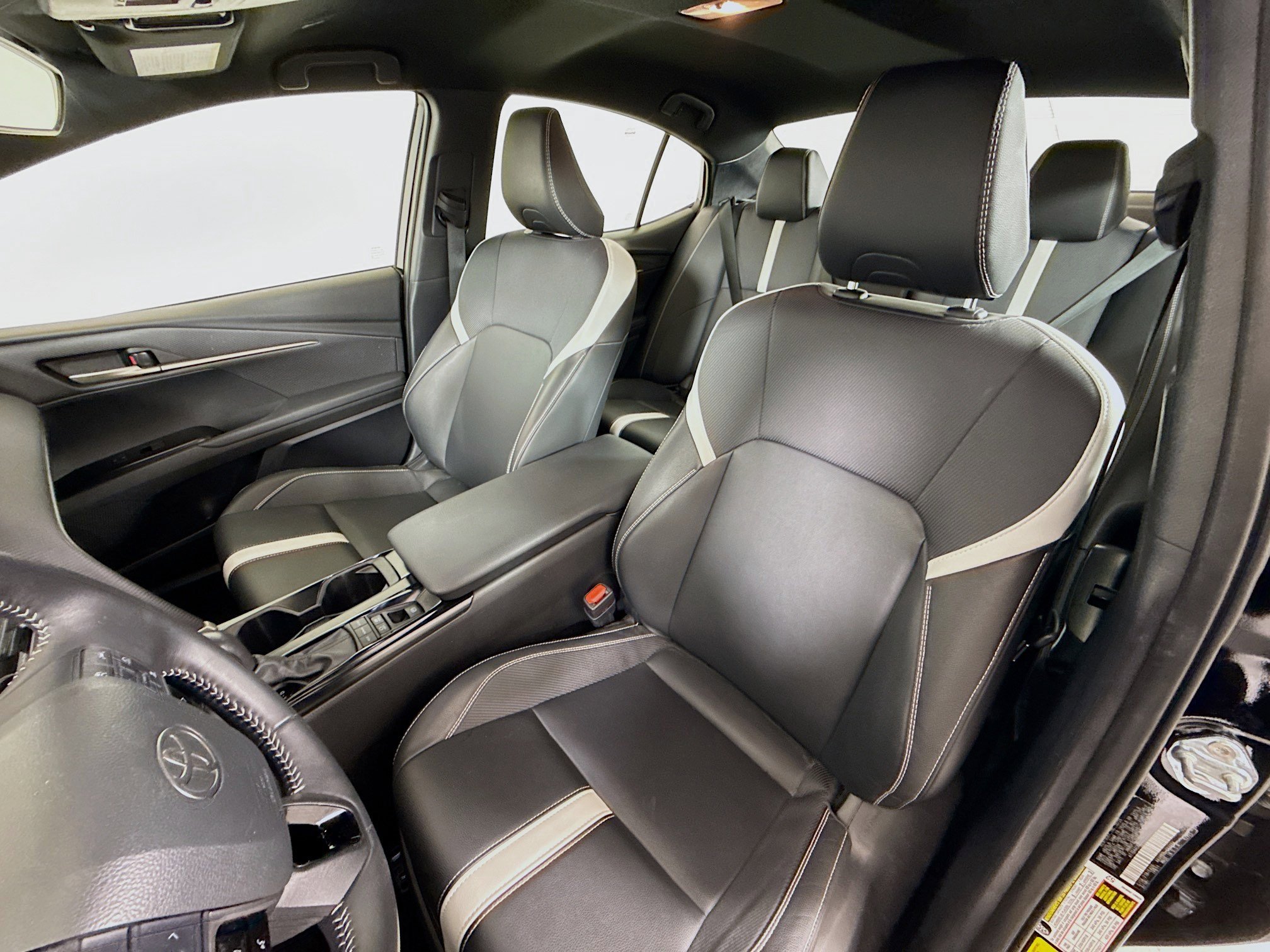 Used 2025 Toyota Camry SE FWD image 11