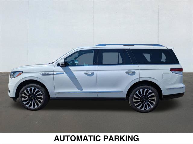 Used 2024 Lincoln Navigator Reserve AWD/4WD image 3