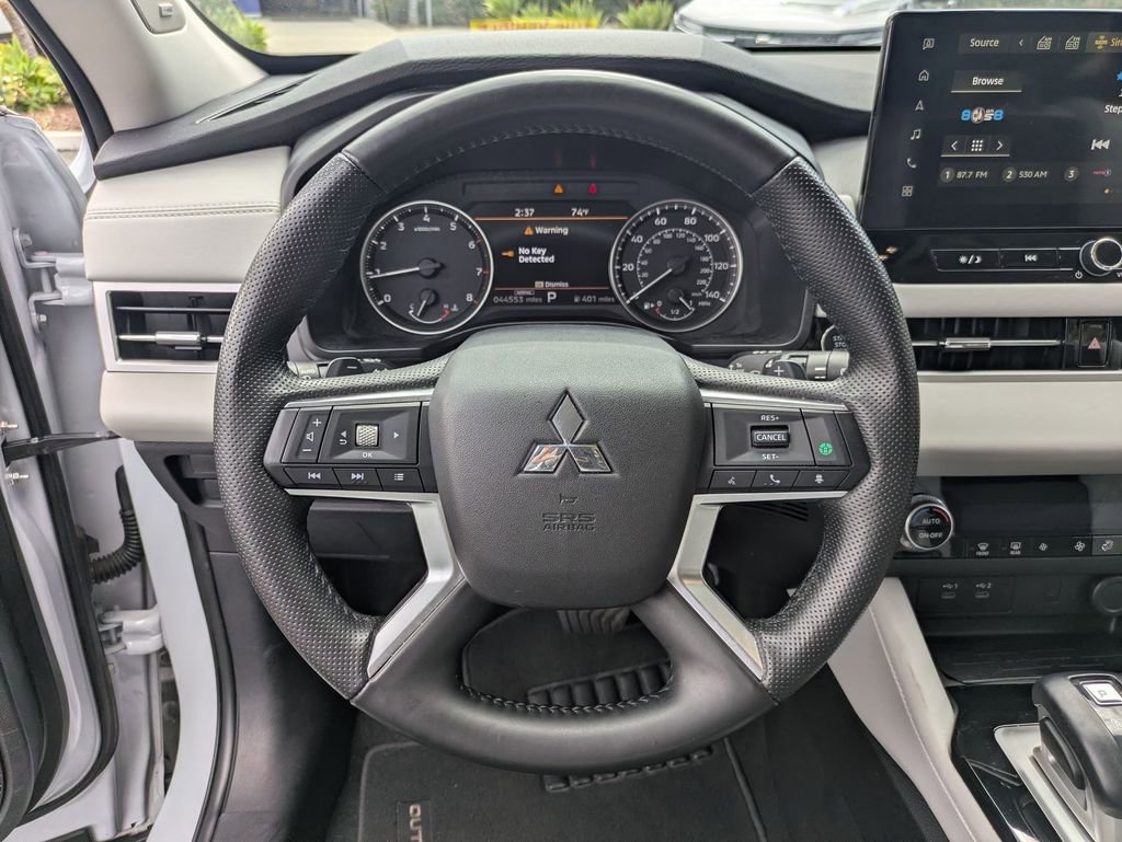 Used 2025 Mitsubishi Outlander SE FWD image 19