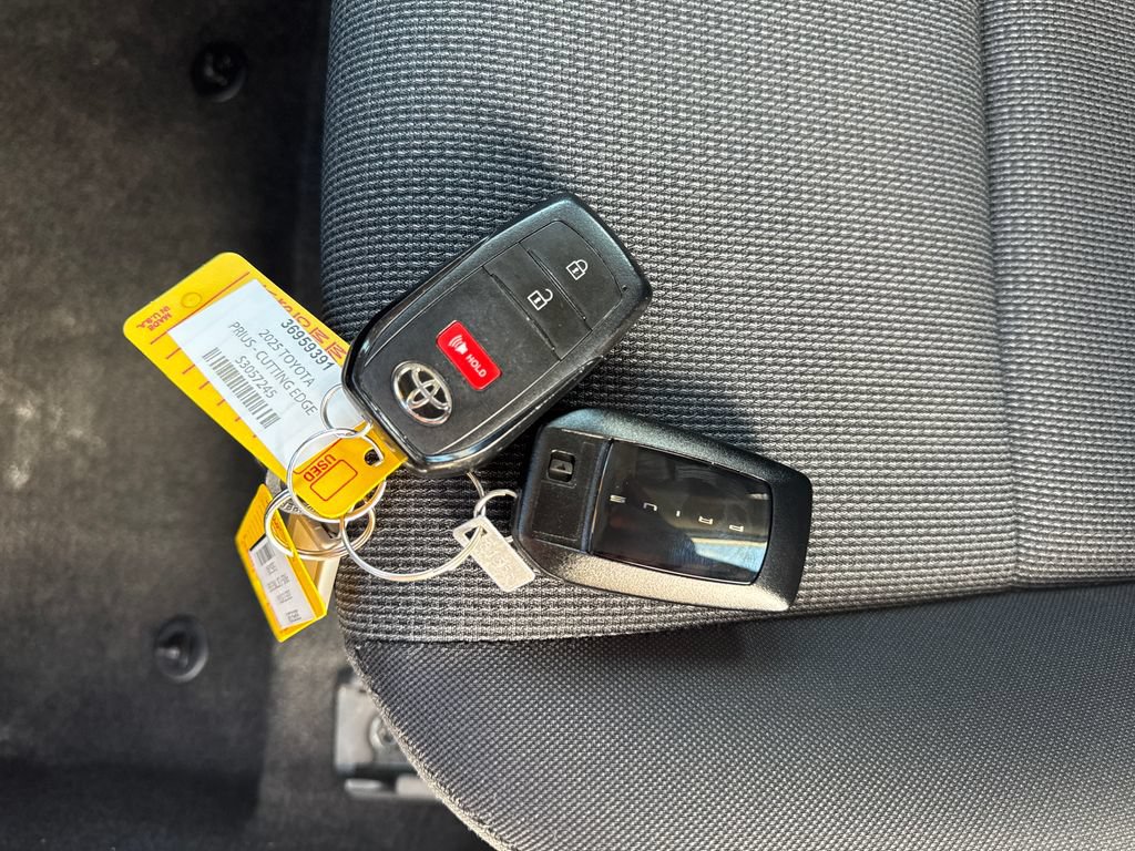Certified 2025 Toyota Prius LE FWD image 28