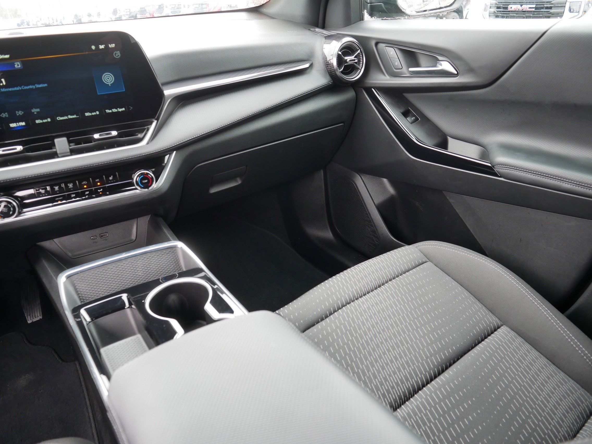 Used 2025 Chevrolet Equinox LT image 11