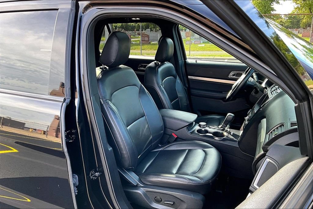 Used 2019 Ford Explorer XLT w/ Equipment Group 202A AWD/4WD image 7