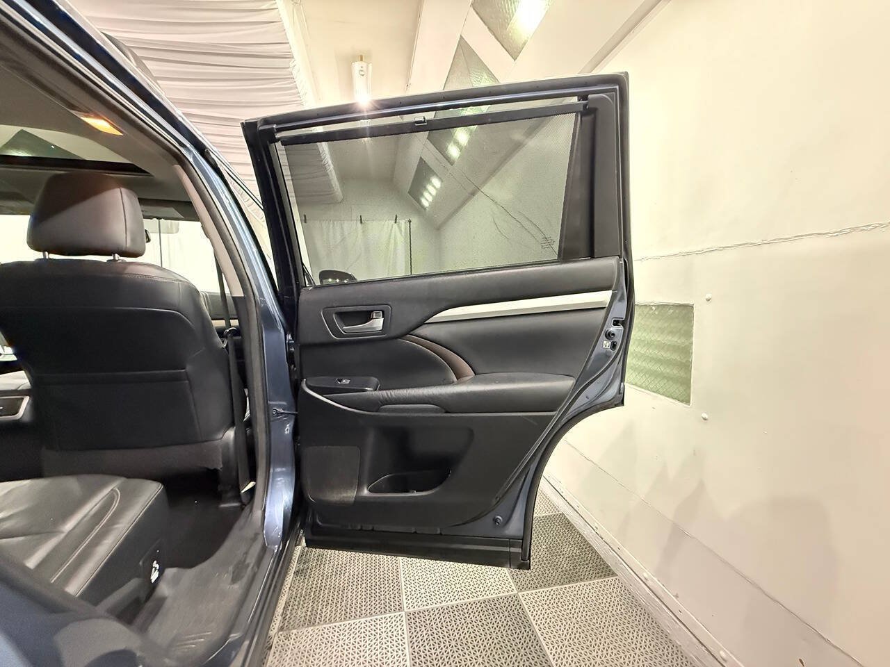 Used 2014 Toyota Highlander XLE AWD/4WD image 33