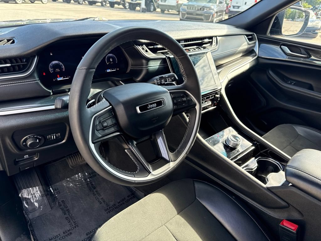 Used 2023 Jeep Grand Cherokee L Laredo AWD/4WD image 2