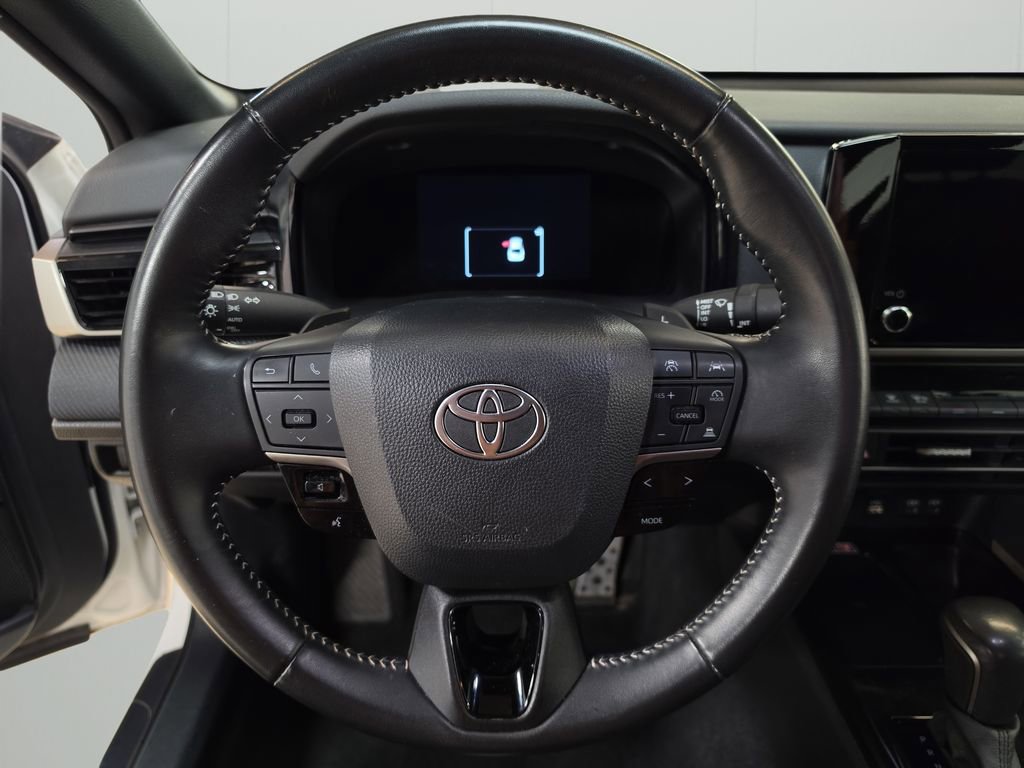 Used 2025 Toyota Camry SE image 19
