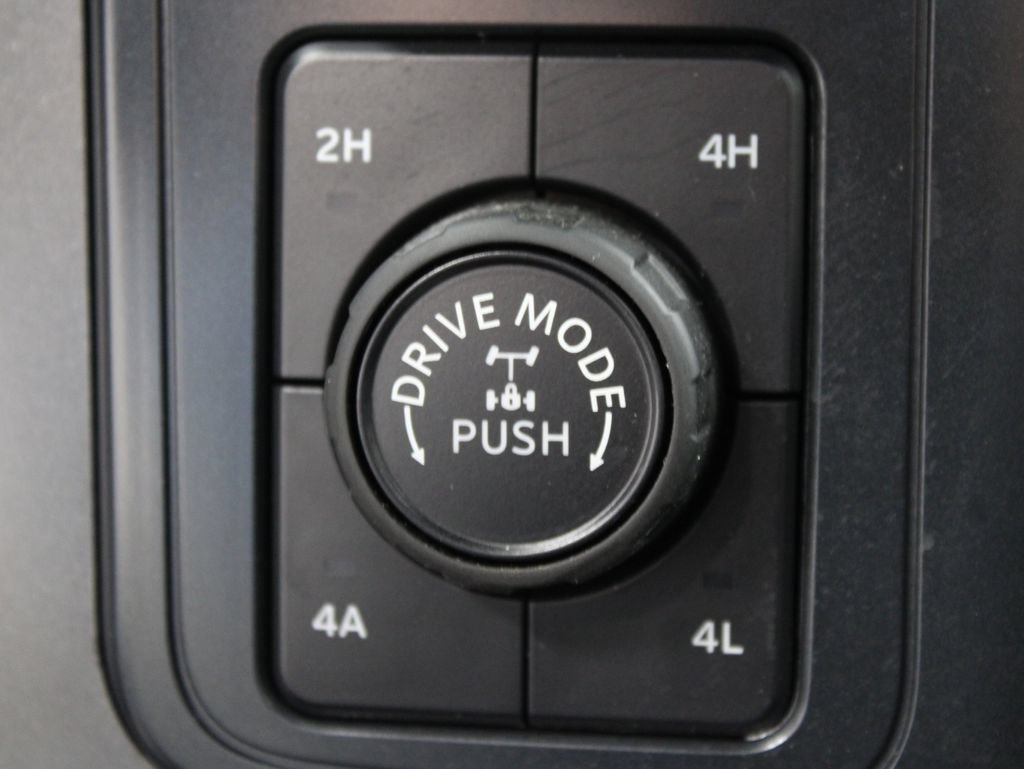 Used 2025 Ford F150 Lariat AWD/4WD image 69