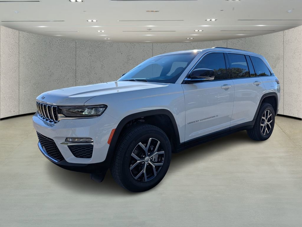 Used 2025 Jeep Grand Cherokee Limited image 7