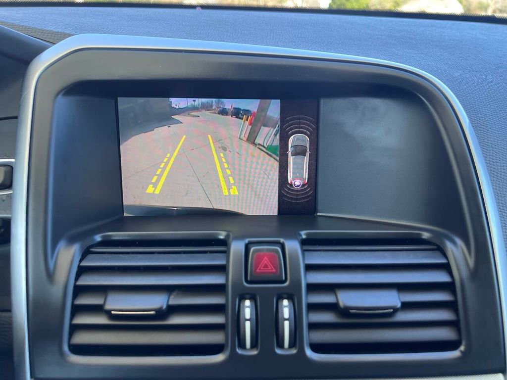 Used 2017 Volvo XC60 T5 Dynamic w/ Preferred Option Package image 17