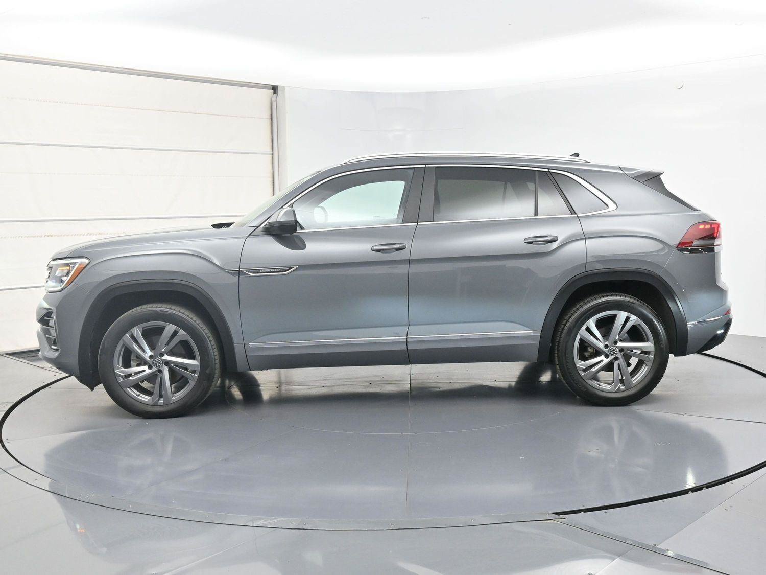 Certified 2024 Volkswagen Atlas Cross Sport SEL R-Line AWD/4WD image 23