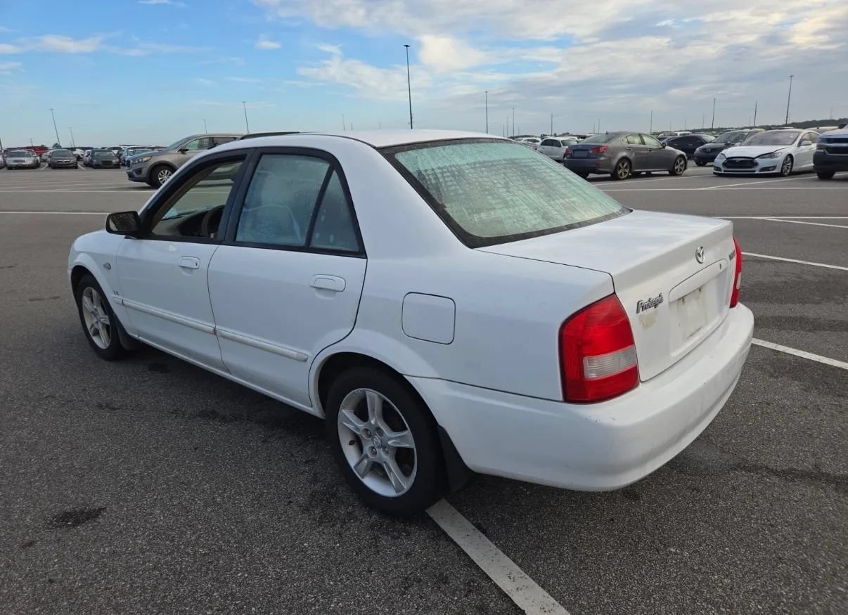 Used 2003 MAZDA Protege FWD image 3