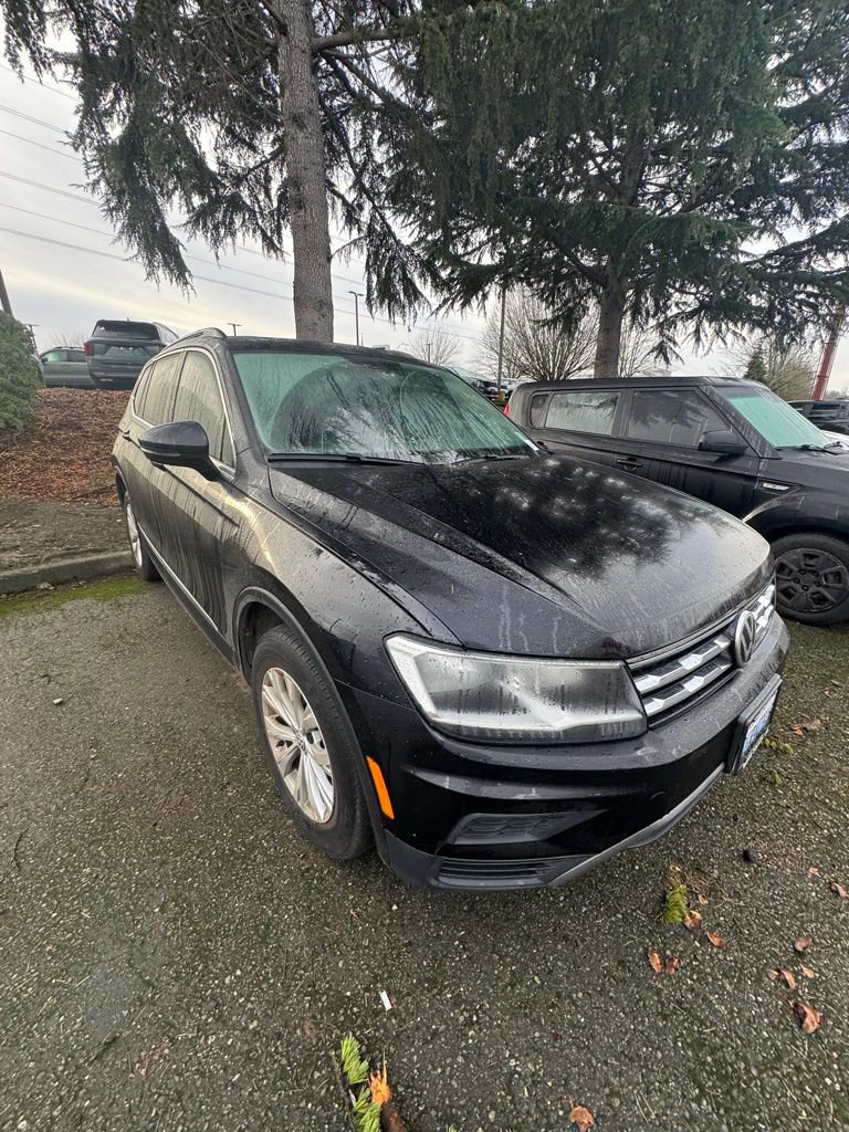 Used 2018 Volkswagen Tiguan SE w/ Panoramic Sunroof Package image 3