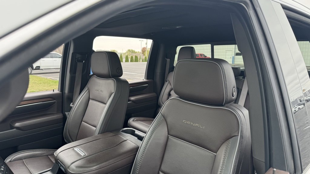 Used 2024 GMC Sierra 2500 Denali w/ Technology Package image 9