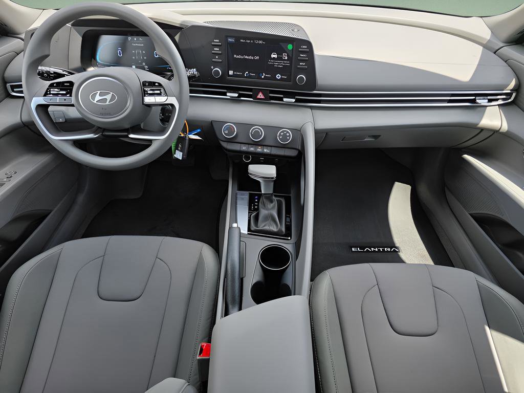 New 2026 Hyundai Elantra SE w/ Cargo Package FWD image 15
