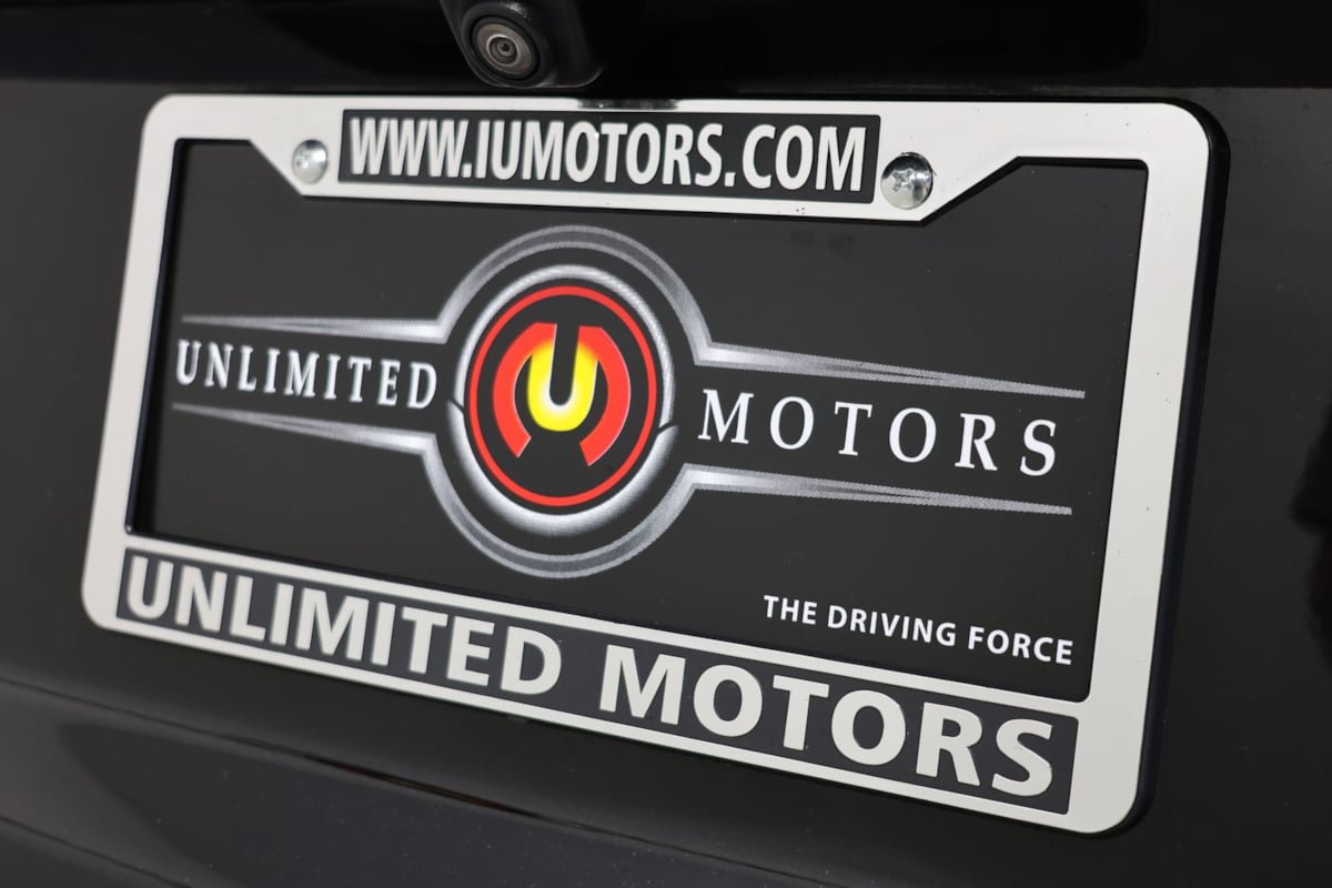 Used 2023 GMC Yukon XL SLT AWD/4WD image 23