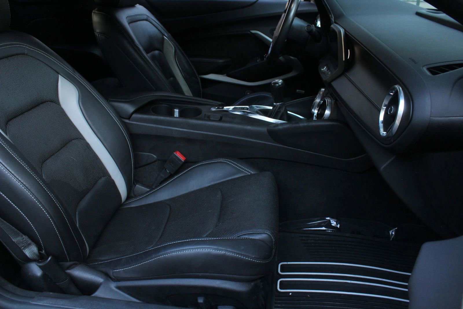 Used 2021 Chevrolet Camaro LT w/ Technology Package RWD image 20