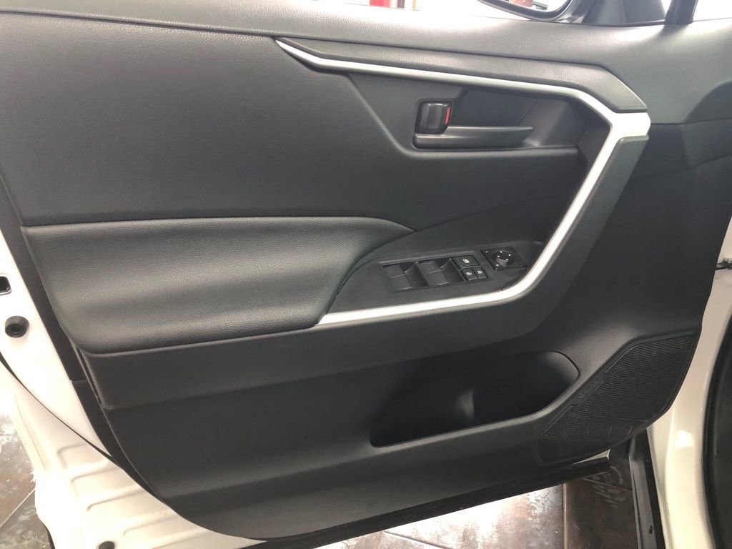 Used 2025 Toyota RAV4 LE image 11