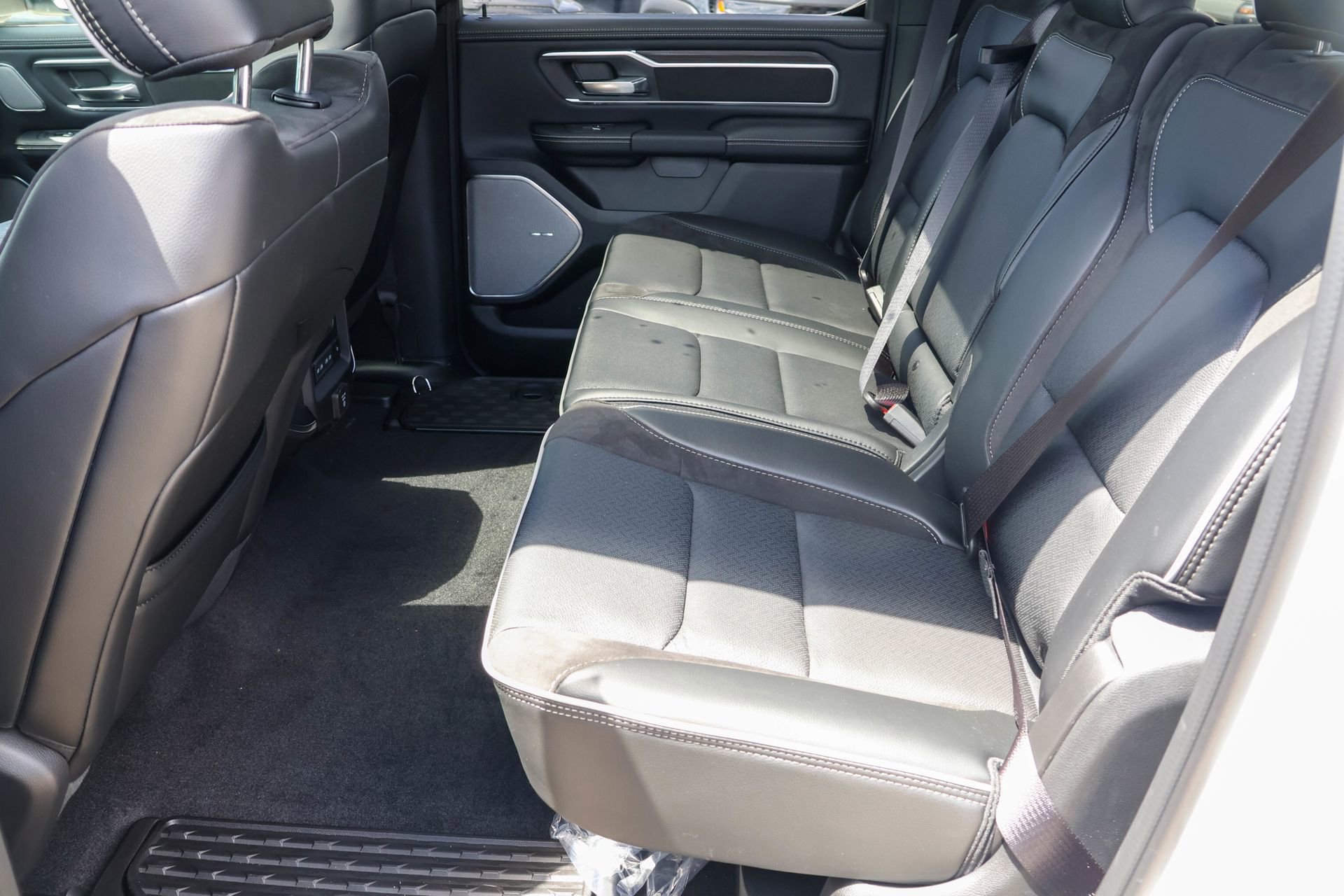 New 2026 RAM 1500 Laramie AWD/4WD image 16