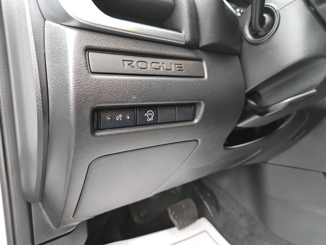 Used 2024 Nissan Rogue S image 28