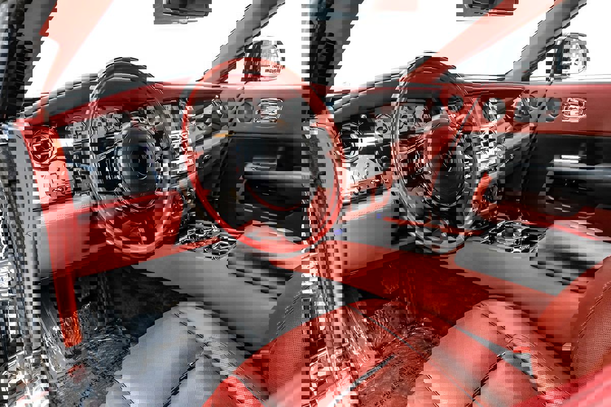 Used 2016 Rolls-Royce Dawn image 3