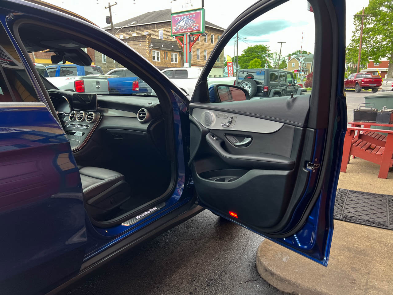 Used 2020 Mercedes-Benz GLC 300 4MATIC w/ Driver Assistance Package image 21