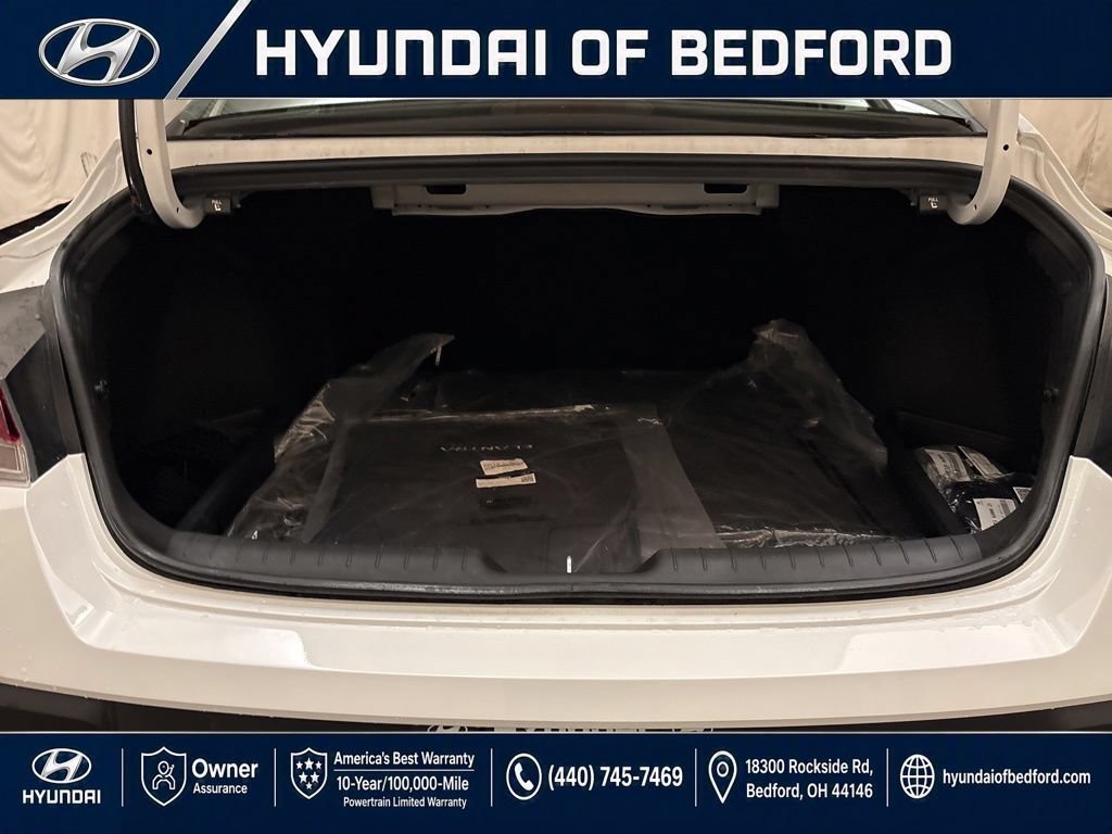 Used 2026 Hyundai Elantra SE w/ Cargo Package FWD image 12